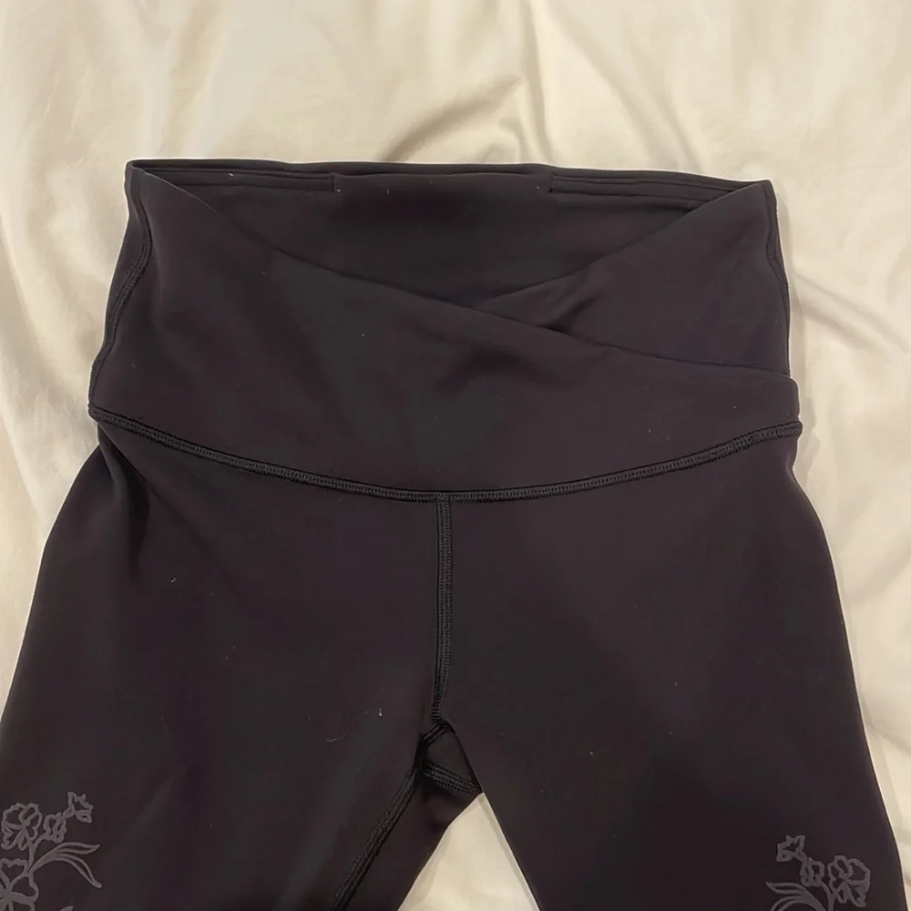 Lululemon high waisted leggings. Size 4. V - Picture 3 of 5